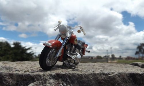 Comment nettoyer une moto miniature ?