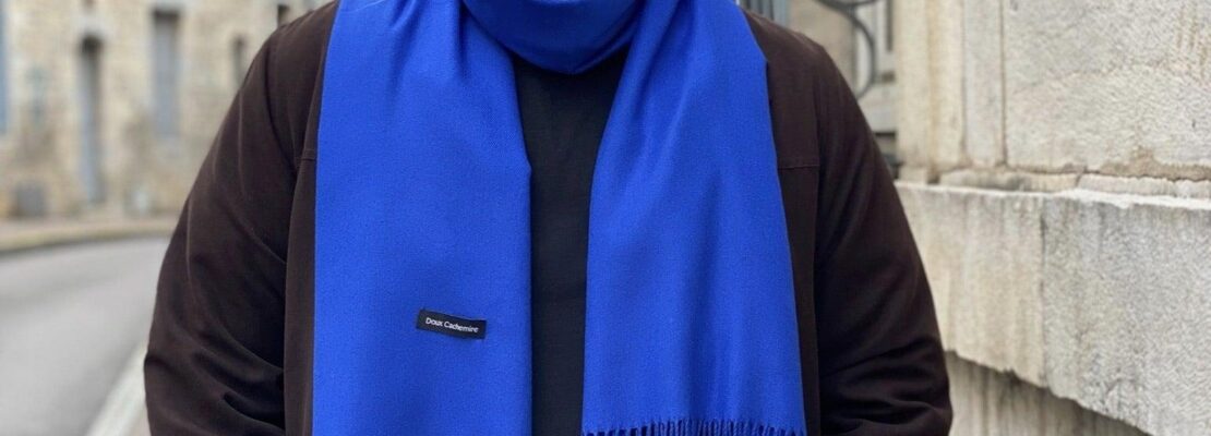 Écharpe en cachemire : ce détail qui change vraiment l’hiver