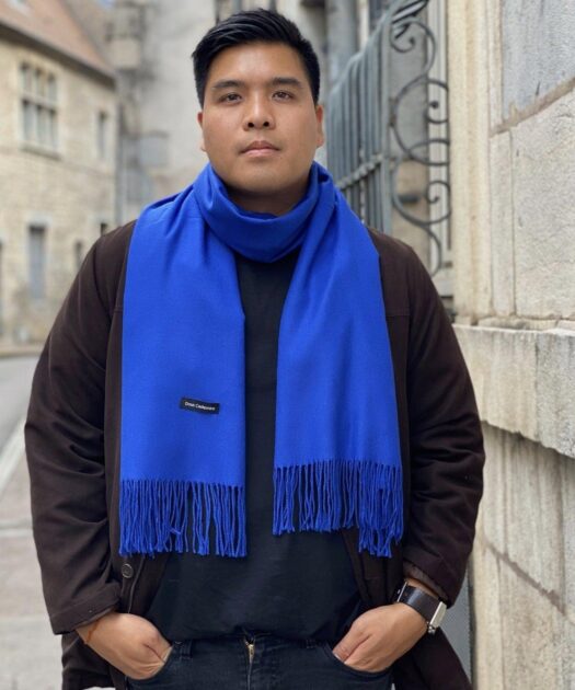 Écharpe en cachemire : ce détail qui change vraiment l’hiver